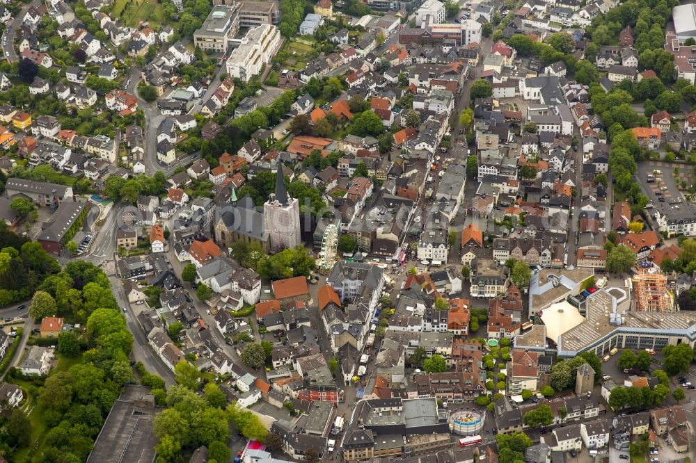 Aerial photograph Menden (Sauerland) - View of the town of Menden (Sauerland) in the state North Rhine-Westphalia. The town is part of the Maerkische county district, its centre is widely green and consists of parks and historic buildings