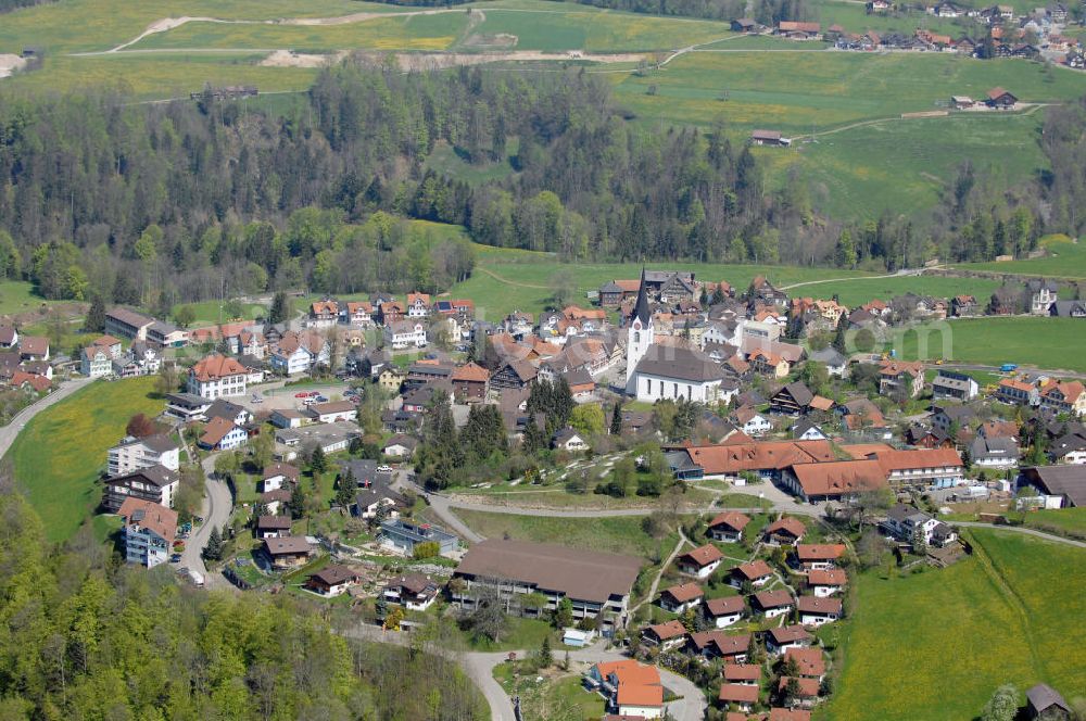 Mogelsberg from the bird's eye view: Blick auf den Kurort Mogelsberg. Mogelsberg ist eine politische Gemeinde des Kantons St. Gallen in der Schweiz. Der Kurort liegt am Neckertal oberhalb des Flusses Necker an der Hauptstrasse sowie der Südostbahn-Linie zwischen St. Gallen und Wattwil. Kontakt: Gemeindeverwaltung, Lettenstrasse 3, 9122 Mogelsberg, Tel. +41 (0)71 3756030, Fax +41 (0)71 3741525, E-Mail: gemeinde@mogelsberg.ch