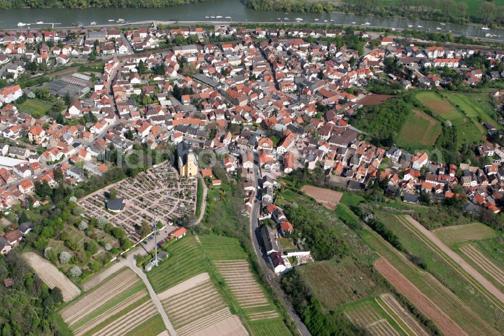 Nackenheim from the bird's eye view: Cityview of the Nackenheim in the state of Rhineland-Palatinate