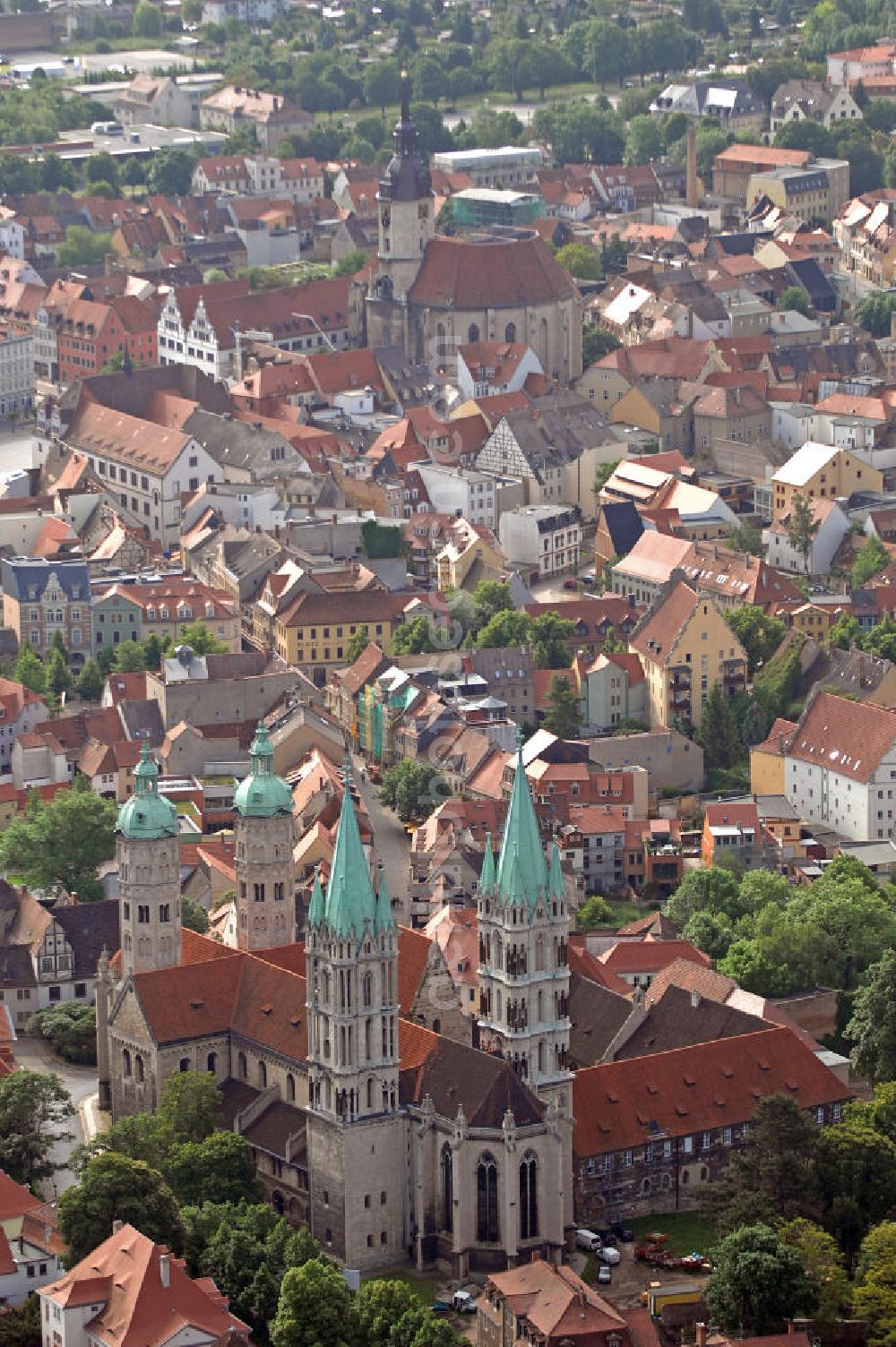 Aerial image Naumburg - Blick über das Stadtzentrum von Naumburg in Sachsen-Anhalt. Im Vordergrund der Naumburger Dom und in hinteren Bildabschnitt die Stadtkirche St. Wenzel. View over the center of Naumburg in Saxony-Anhalt. In Front the Naumburg Cathedral and in the rear section of the image the Church of St. Wenceslas.