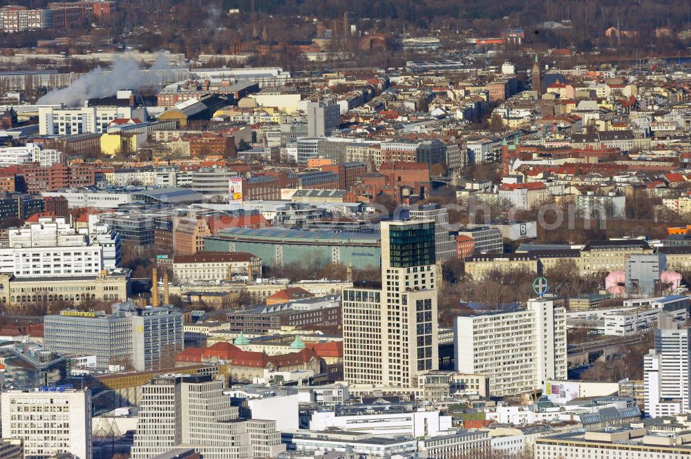 Berlin from the bird's eye view: Stadtansicht mit dem neu errichteten Hochhaus Zoofenster in der City West in Charlottenburg am Bahnhof ZOO. Das die Skyline West wie das Europacenter prägende Hochhausprojekt mit 118 Meter Höhe wird neben Einzelhandelsläden in den unteren Geschossen hauptsächlich ein Hotel der Marke Waldorf-Astoria beherbergen und soll Ende 2011 durch die ALPINE Bau fertiggestellt werden. City view with the newly constructed high-rise Zoofenster in the City West train station Charlottenburg ZOO.