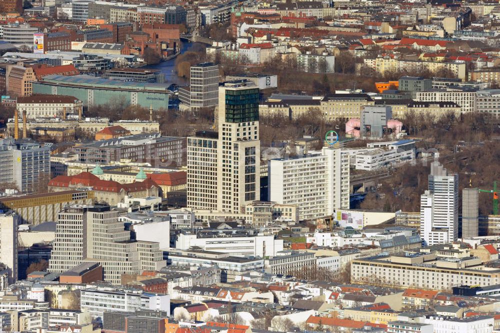 Berlin from above - Stadtansicht mit dem neu errichteten Hochhaus Zoofenster in der City West in Charlottenburg am Bahnhof ZOO. Das die Skyline West wie das Europacenter prägende Hochhausprojekt mit 118 Meter Höhe wird neben Einzelhandelsläden in den unteren Geschossen hauptsächlich ein Hotel der Marke Waldorf-Astoria beherbergen und soll Ende 2011 durch die ALPINE Bau fertiggestellt werden. City view with the newly constructed high-rise Zoofenster in the City West train station Charlottenburg ZOO.