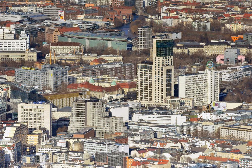 Berlin from the bird's eye view: Stadtansicht mit dem neu errichteten Hochhaus Zoofenster in der City West in Charlottenburg am Bahnhof ZOO. Das die Skyline West wie das Europacenter prägende Hochhausprojekt mit 118 Meter Höhe wird neben Einzelhandelsläden in den unteren Geschossen hauptsächlich ein Hotel der Marke Waldorf-Astoria beherbergen und soll Ende 2011 durch die ALPINE Bau fertiggestellt werden. City view with the newly constructed high-rise Zoofenster in the City West train station Charlottenburg ZOO.