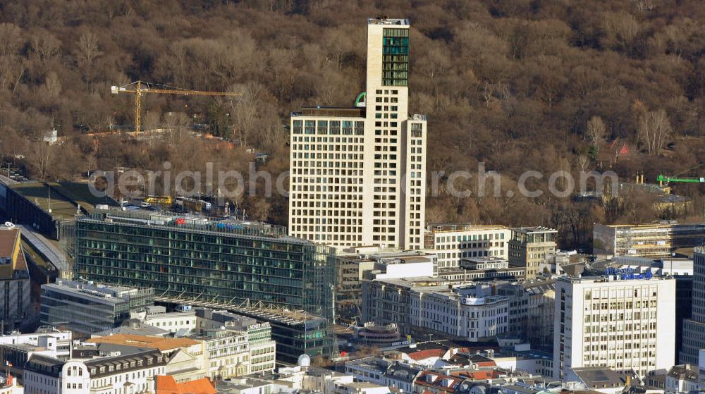 Berlin from the bird's eye view: Stadtansicht mit dem neu errichteten Hochhaus Zoofenster in der City West in Charlottenburg am Bahnhof ZOO. Das die Skyline West wie das Europacenter prägende Hochhausprojekt mit 118 Meter Höhe wird neben Einzelhandelsläden in den unteren Geschossen hauptsächlich ein Hotel der Marke Waldorf-Astoria beherbergen und soll Ende 2011 durch die ALPINE Bau fertiggestellt werden. City view with the newly constructed high-rise Zoofenster in the City West train station Charlottenburg ZOO.