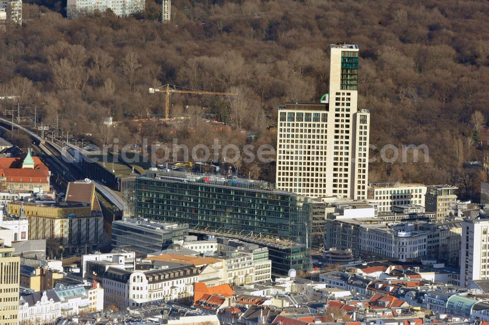 Aerial image Berlin - Stadtansicht mit dem neu errichteten Hochhaus Zoofenster in der City West in Charlottenburg am Bahnhof ZOO. Das die Skyline West wie das Europacenter prägende Hochhausprojekt mit 118 Meter Höhe wird neben Einzelhandelsläden in den unteren Geschossen hauptsächlich ein Hotel der Marke Waldorf-Astoria beherbergen und soll Ende 2011 durch die ALPINE Bau fertiggestellt werden. City view with the newly constructed high-rise Zoofenster in the City West train station Charlottenburg ZOO.