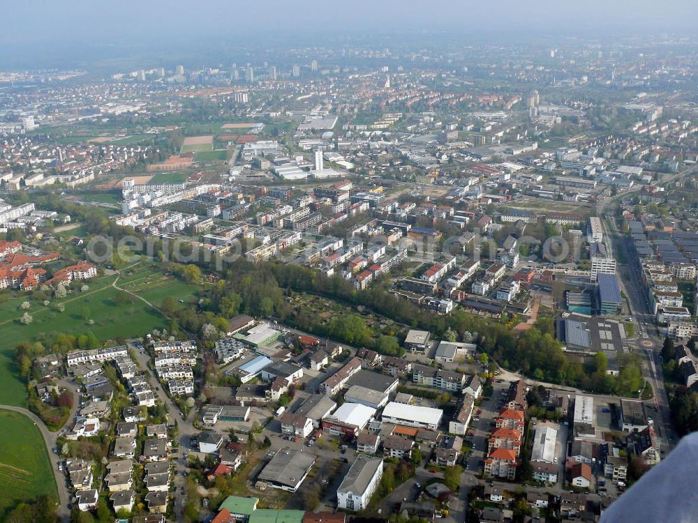 Aerial photograph Freiburg - Stadtansicht auf das Neubauwohngebiet Quartier Vauban , es ist ein neuer, teilweise autofreier Stadtteil mit zur Zeit etwa 4.800 Einwohnern im Süden Freiburgs. Es gehörte bis zum 31. Dezember 2007 im Wesentlichen zum Freiburger Stadtbezirk St.Georgen-Süd fällt auf durch seine Plusenergiehäuser der Solarsiedlung östlich der Merzhauser Straße. Seit dem 1. Januar 2008 wird das Viertel als eigener – und mit 41 Hektar flächenmäßig kleinster – Freiburger Stadtteil geführt. City View at the newly built residential area Quartier Vauban in Freiburg in Baden-Wuerttemberg.