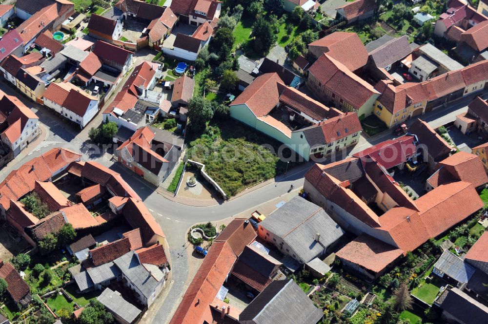 Aerial photograph Neunheilingen - The junction Hauptstraße and Am Bornberg in the village resp. small town Neunheilingen in Thuringia