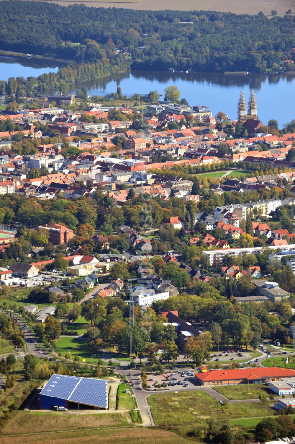 Aerial photograph Neuruppin - Stadtansicht der Fontane - Stadt Neuruppin in Brandenburg. Neuruppin ist die Kreisstadt des brandenburgischen Landkreises Ostprignitz-Ruppin. Zum Gedenken an den in Neuruppin geborenen Dichter Theodor Fontane trägt die Stadt den Beinamen Fontanestadt. City view of Neuruppin. The poet Theodor Fontane was born in Neuruppin, so it is called Fontanestadt Neuruppin.