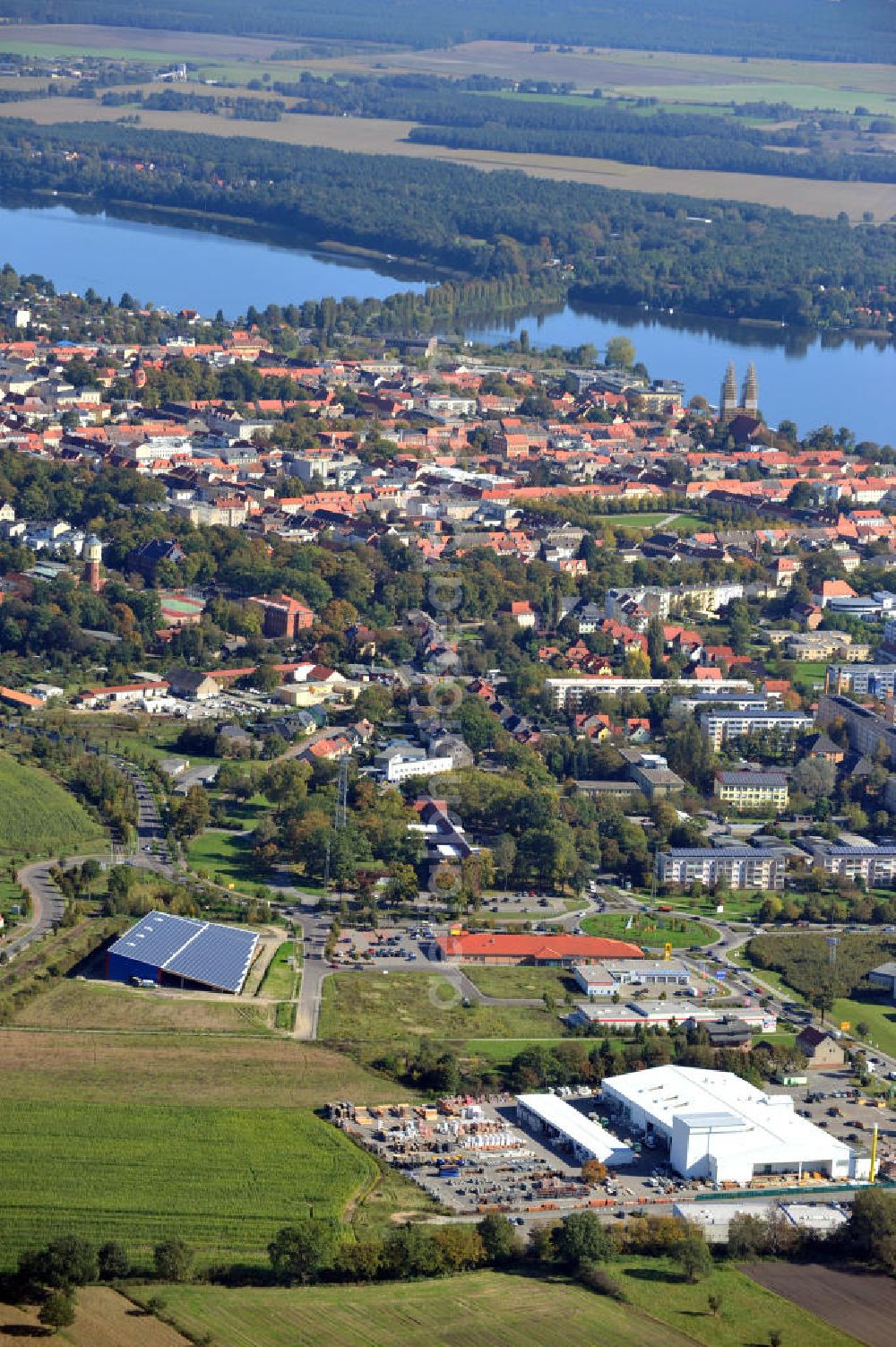 Neuruppin from above - Stadtansicht der Fontane - Stadt Neuruppin in Brandenburg. Neuruppin ist die Kreisstadt des brandenburgischen Landkreises Ostprignitz-Ruppin. Zum Gedenken an den in Neuruppin geborenen Dichter Theodor Fontane trägt die Stadt den Beinamen Fontanestadt. City view of Neuruppin. The poet Theodor Fontane was born in Neuruppin, so it is called Fontanestadt Neuruppin.