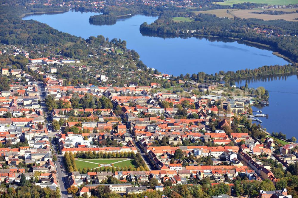 Neuruppin from above - Stadtansicht der Fontane - Stadt Neuruppin in Brandenburg. Neuruppin ist die Kreisstadt des brandenburgischen Landkreises Ostprignitz-Ruppin. Zum Gedenken an den in Neuruppin geborenen Dichter Theodor Fontane trägt die Stadt den Beinamen Fontanestadt. City view of Neuruppin. The poet Theodor Fontane was born in Neuruppin, so it is called Fontanestadt Neuruppin.