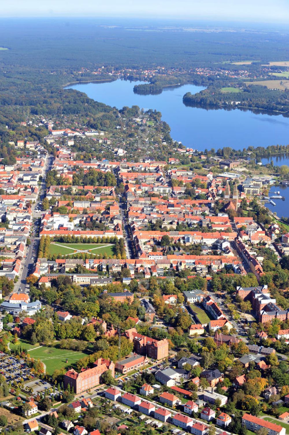 Neuruppin from the bird's eye view: Stadtansicht der Fontane - Stadt Neuruppin in Brandenburg. Neuruppin ist die Kreisstadt des brandenburgischen Landkreises Ostprignitz-Ruppin. Zum Gedenken an den in Neuruppin geborenen Dichter Theodor Fontane trägt die Stadt den Beinamen Fontanestadt. City view of Neuruppin. The poet Theodor Fontane was born in Neuruppin, so it is called Fontanestadt Neuruppin.