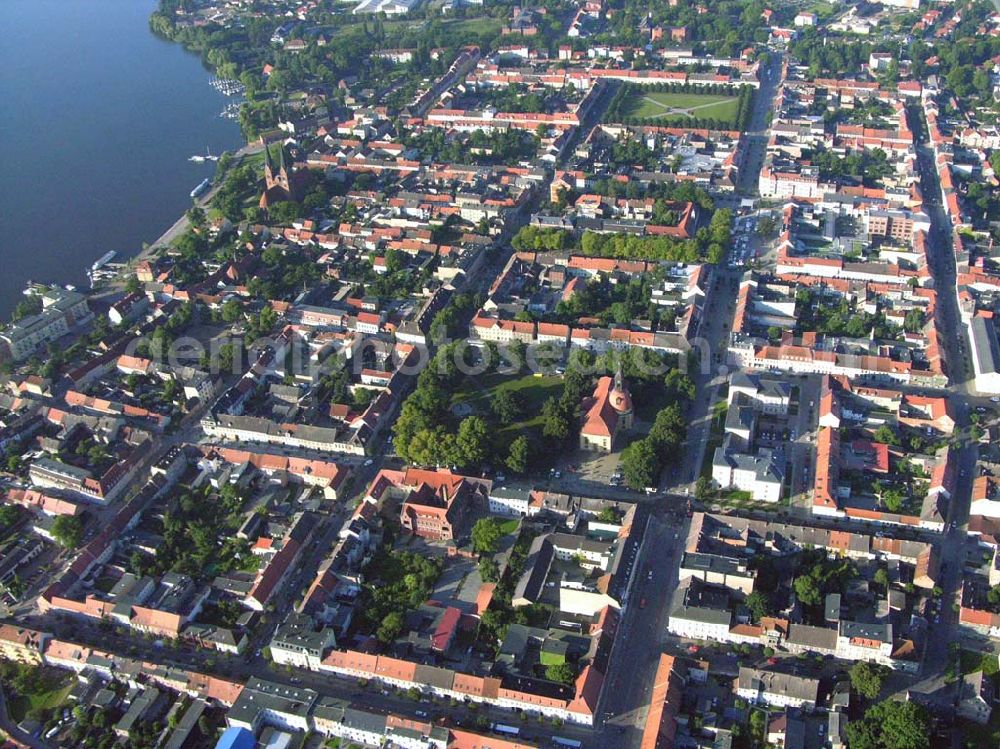 Aerial image Neuruppin (Brandenburg) - Blick auf das Stadtzentrum von Neuruppin am Ufer des Ruppiner Sees