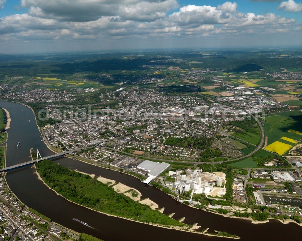 Neuwied from the bird's eye view: Cityscape of Neuwied on the river course of the Rhine in the State of Rhineland-Palatinate