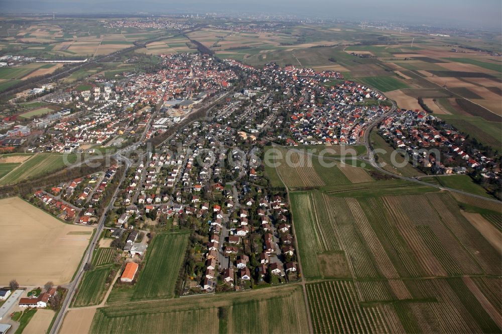 Nieder-Olm from the bird's eye view: View of Nieder-Olm in the state Rhineland-Palatinate. The town is located in the county district of Mainz-Bingen, in the region of Mainzer Becken. The urban area consists of wooded residential areas and single family houses and is surrounded by fields. Nieder-Olm is located adjacent to the federal motorway A63 and includes a wide industrial area in the West of the town