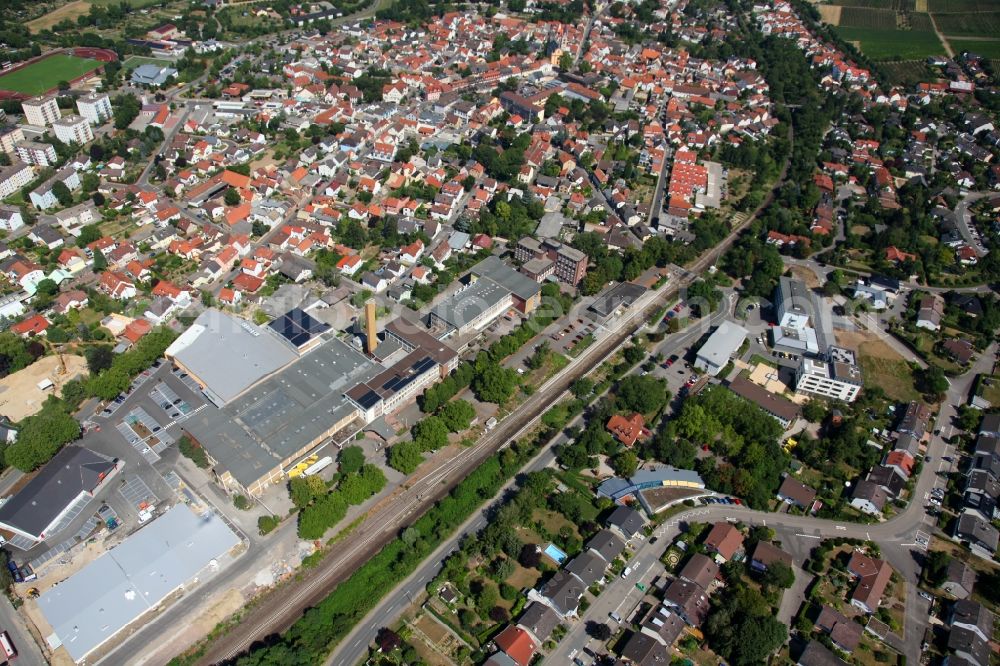 Nieder-Olm from the bird's eye view: View of Nieder-Olm in the state Rhineland-Palatinate. The town is located in the county district of Mainz-Bingen, in the region of Mainzer Becken. The urban area consists of wooded residential areas and single family houses and is surrounded by fields