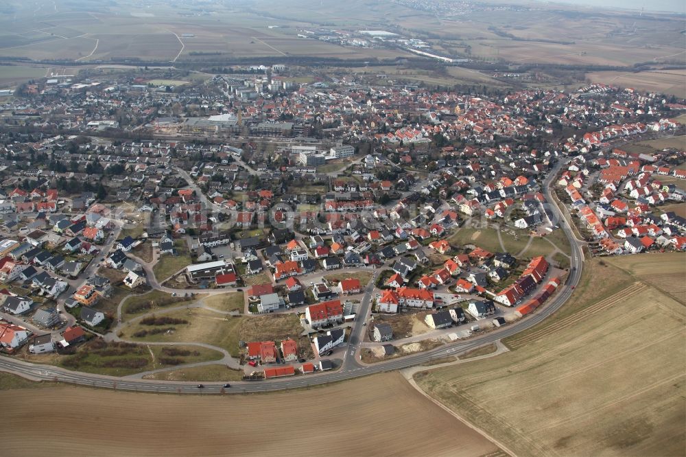 Aerial photograph Nieder-Olm - View of Nieder-Olm in the state Rhineland-Palatinate. The town is located in the county district of Mainz-Bingen, in the region of Mainzer Becken. The urban area consists of wooded residential areas and single family houses and is surrounded by fields. Nieder-Olm is located adjacent to the federal motorway A63 and includes a wide industrial area in the West of the town