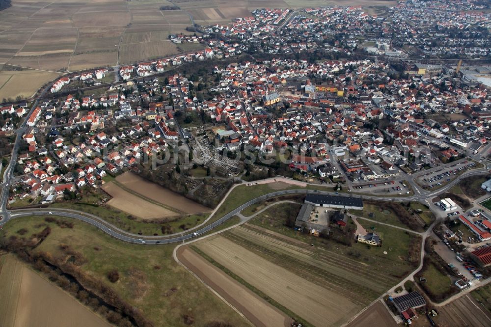 Aerial photograph Nieder-Olm - View of Nieder-Olm in the state Rhineland-Palatinate. The town is located in the county district of Mainz-Bingen, in the region of Mainzer Becken. The urban area consists of wooded residential areas and single family houses and is surrounded by fields. Nieder-Olm is located adjacent to the federal motorway A63 and includes a wide industrial area in the West of the town