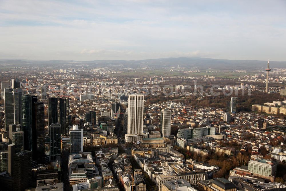 Frankfurt am Main from the bird's eye view: Blick auf die Frankfurter Innenstadt mit dem Opernturm im Zentrum und dem Fernsehturm im Hintergrund. Das Geschäftsgebäude wurde im Jahr 2009 fertiggestellt. View to the inner city of Frankfurt on the Main with the Opernturm and the television tower.