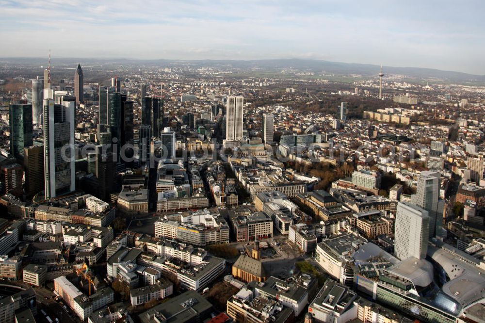 Aerial image Frankfurt am Main - Blick auf die Frankfurter Innenstadt mit dem Opernturm im Zentrum, dem Fernsehturm im Hintergrund und dem Palais Quartier im Vordergrund. Das Geschäftsgebäude wurde im Jahr 2009 fertiggestellt. View to the inner city of Frankfurt on the Main with the Opernturm, the television tower and the shopping center Palais Quartier.