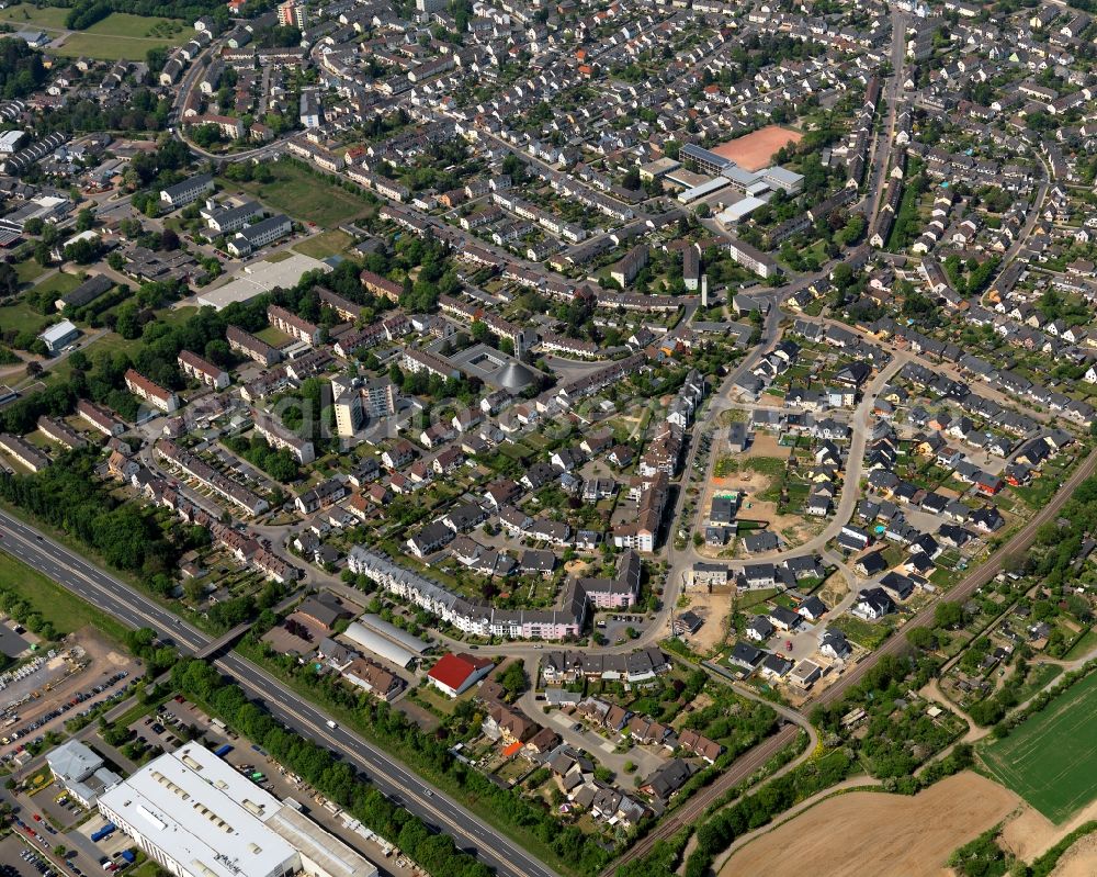 Aerial photograph Andernach - View of the East of downtown Andernach in the state of Rhineland-Palatinate. The town is located in the county district of Mayen-Koblenz on the left riverbank of the river Rhine. The town is characterised by industry, consists of five boroughs and districts and belongs to the oldest towns in Germany. The east of Andernach is characterised by residential blocks and estates and is home to the grammar and public school St. Stephan with its outdoor sports facilities