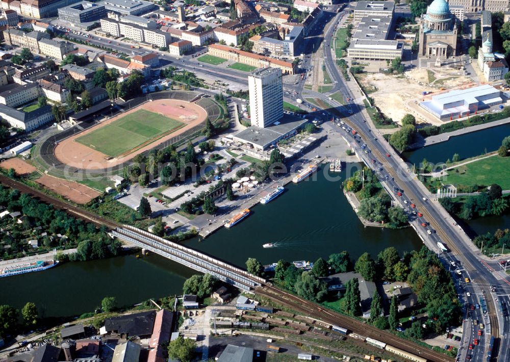 Potsdam from the bird's eye view: Stadtansicht der Innenstadt von Potsdam mit der Havel und Anlegestelle der Weißen Flotte Potsdam GmbH am Lustgarten, die Lange Brücke, Mercure Hotel und das Ernst-Thälmann-Stadion. Cityscape of the inner-city of Potsdam with the Havel river and the bridge Lange Brücke.