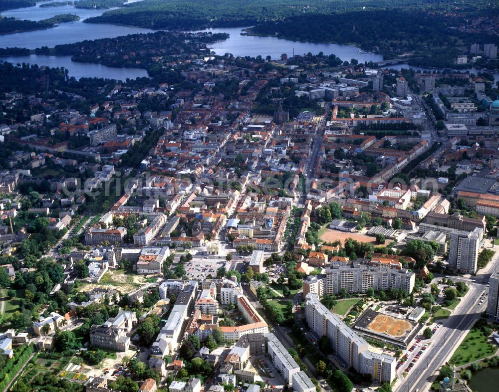 Potsdam from the bird's eye view: Blick aus Westen auf den Stadtteil Potsdam Zentrum in Richtung Osten mit der Berliner Vorstadt zwischen Heiliger See, Tiefer See und Jungfernsee. View over Potsdam from west to east.