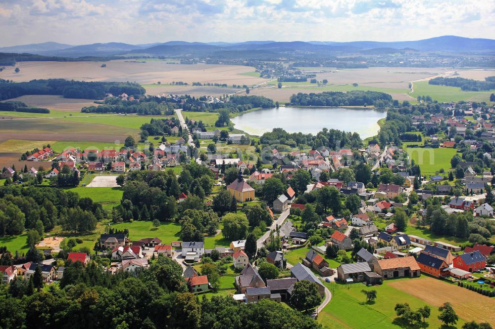 Aerial image Rammenau - Stadtansicht von Rammenau in Sachsen, geprägt durch Ein- und Mehrfamilienhäuser und dem Niederteich. Townscape of Rammenau in Saxony, characterized by single and multi family houses and the dike Niederteich.