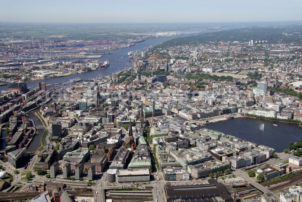 Aerial photograph Hamburg - Cityscape of downtown Hamburg with City Hall in the center