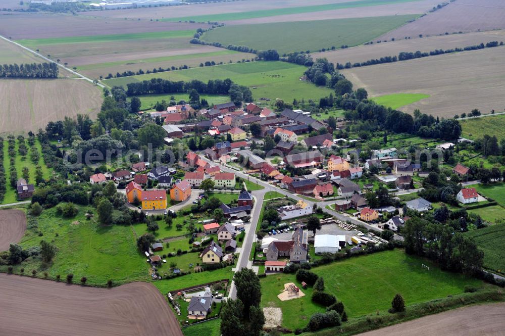 Aerial photograph 17.08.2011 - Stadtansicht von Rödgen in Sachsen. Rödgen gehört zur Gemeinde Zschleppin. Zu sehen ist unter an derem die barocke Kirche. Townscape of Roedgen. It is a district of Zschleppin. You can see the baroque church among other things.