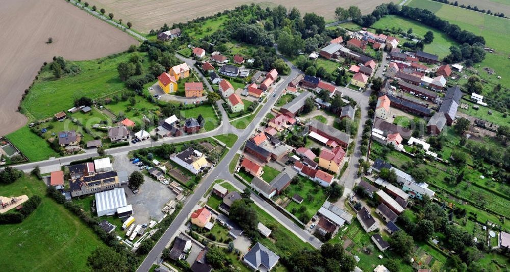 17.08.2011 from the bird's eye view: Stadtansicht von Rödgen in Sachsen. Rödgen gehört zur Gemeinde Zschleppin. Zu sehen ist unter an derem die barocke Kirche. Townscape of Roedgen. It is a district of Zschleppin. You can see the baroque church among other things.