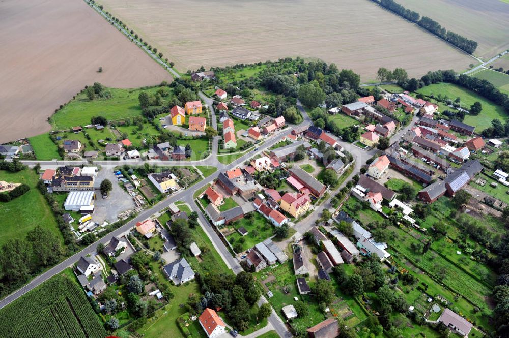 Aerial image 17.08.2011 - Stadtansicht von Rödgen in Sachsen. Rödgen gehört zur Gemeinde Zschleppin. Zu sehen ist unter an derem die barocke Kirche. Townscape of Roedgen. It is a district of Zschleppin. You can see the baroque church among other things.