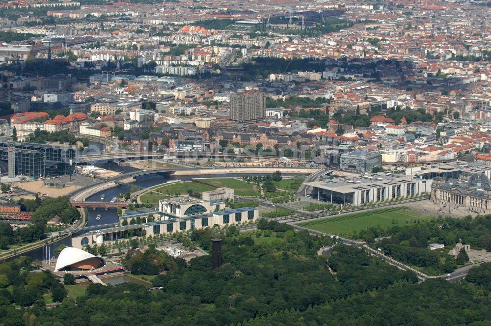 Berlin from above - Stadtansicht auf das Regierungsviertel in Mitte-Tiergarten