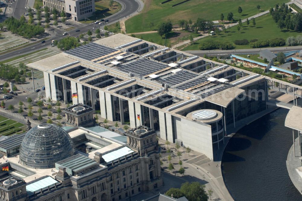 Aerial photograph Berlin - Stadtansicht auf das Regierungsviertel in Mitte-Tiergarten