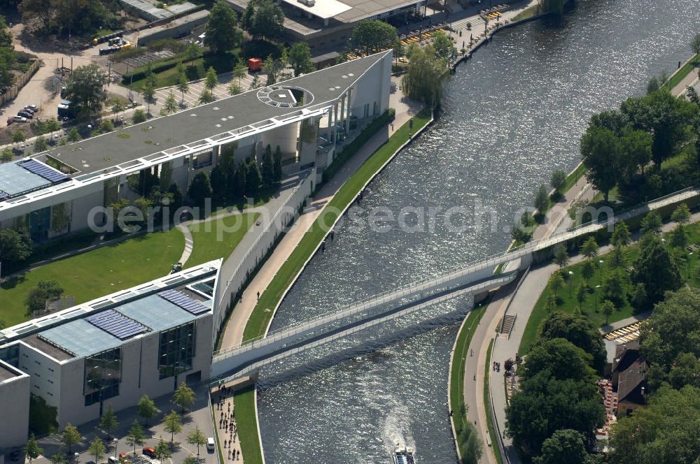 Berlin from the bird's eye view: Stadtansicht auf das Regierungsviertel in Mitte-Tiergarten