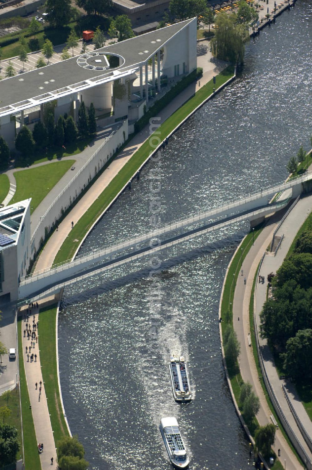 Aerial image Berlin - Stadtansicht auf das Regierungsviertel in Mitte-Tiergarten