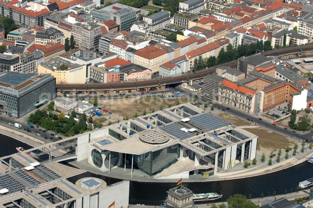 Berlin from above - Stadtansicht auf das Regierungsviertel in Mitte-Tiergarten