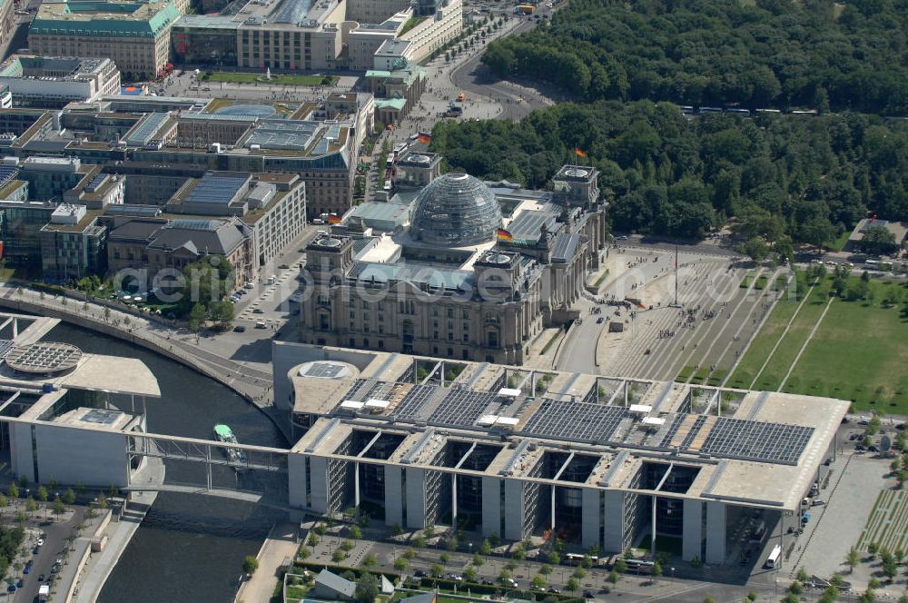 Aerial photograph Berlin - Stadtansicht auf das Regierungsviertel in Mitte-Tiergarten