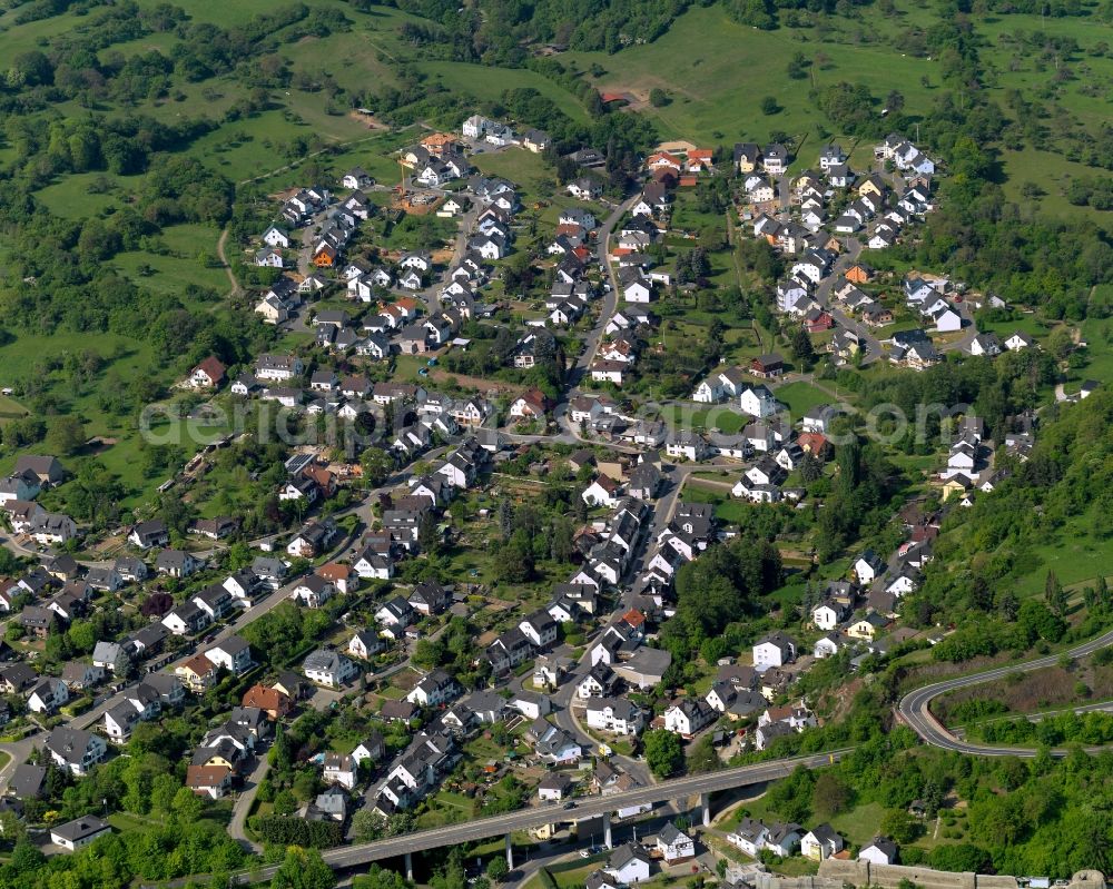 Aerial image Rhens - View of Rhens in the state Rhineland-Palatinate. The town is located in the county district of Mayen-Koblenz on the Western shore of the river Rhine. The official tourist resort is crossed by the federal highway B9 and sits in the UNESCO world heritage site of Upper Middle Rhine Valley