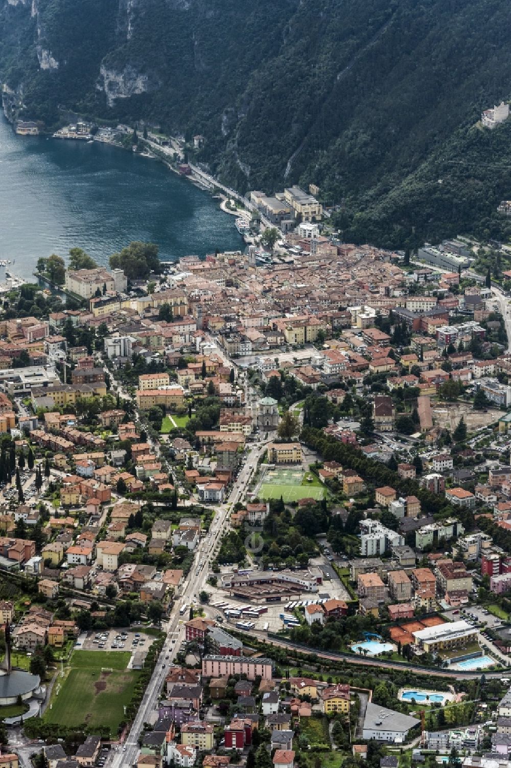 Aerial photograph Reiff - City view of Riva del Garda in the province Trient in Italy. The city is next to the gardasee