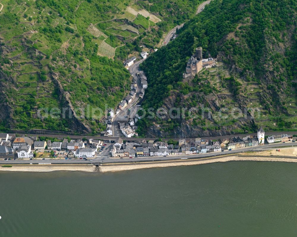 Sankt Goarshausen from above - Town centre of Sankt Goarshausen in the state Rhineland-Palatinate. The Loreley town is located in the Rhine-Lahn county district on the right riverbank of the Rhine. It is an official tourist resort sitting on the steep slopes of the riverfront