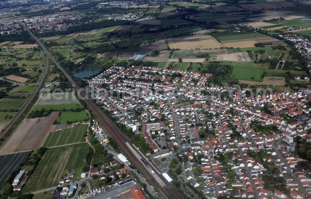 Aerial image Schifferstadt - Cityscape of the city Schifferstadt, which lies in the Upper Rhine Rift in the Anterior Palatinate and which is part of the Rhine - Neckar metropolitan area in the state of Rhineland-Palatinate. The tracks in the city belong to the S-Bahn and long-distance train connection