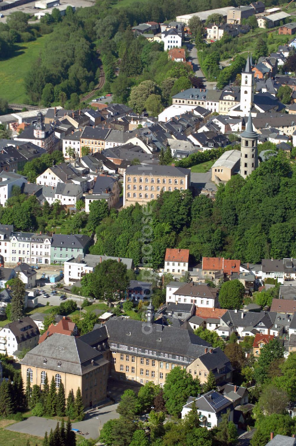 Aerial photograph 04.06.2010 - Blick über die Stadt Schleiz mit dem Konrad-Duden-Gymnasium, den Türmen der Schlossruine und der Stadtkirche. View of the city Schleiz with the Konrad-Duden-Gymnasium, the towers of the castle ruins and the town church.