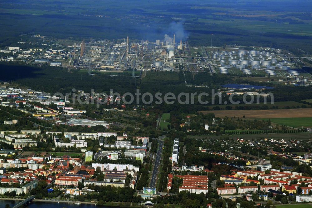 Schwedt/Oder from above - Cityscape in Schwedt / Oder in Brandenburg. The focus of the course of the border river Oder to Poland, in the background the factory site and the refinery facilities of the PCK refinery GmbH