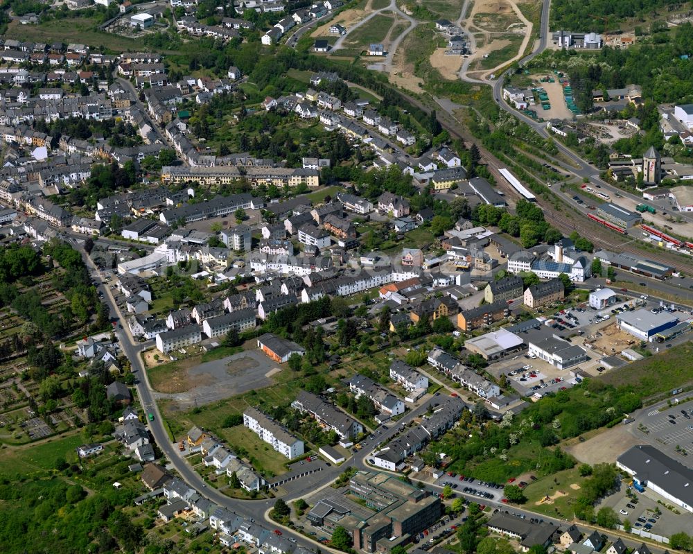 Aerial photograph Mayen - View of the East of Mayen in the state Rhineland-Palatinate. The town is located in the county district of Mayen-Koblenz in the Eifel region. The urban area is crossed by the river Nette. Mayen consists of a main town and four boroughs and districts. A symmetrical residential area is located in the East of the main town