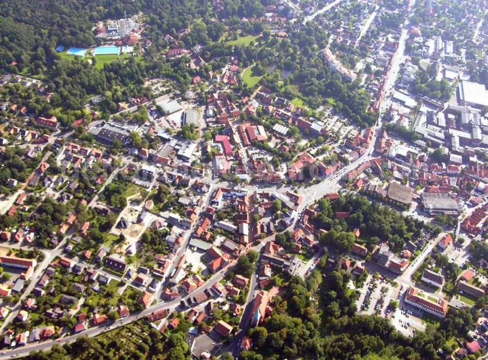 Soltau (Niedersachsen) from above - Die Stadt Soltau in der Lüneburger Heide liegt im sogenannten Elbe-Weser-Dreieck. Mit rd. 22.000 Einwohnern ist Soltau zweitgrößte Stadt im Landkreis Soltau-Fallingbostel und als Mittelzentrum Standort für die Ansiedlung von mehr als 1.350 Gewerbebetrieben.