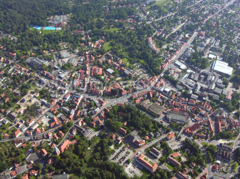 Soltau (Niedersachsen) from the bird's eye view: Die Stadt Soltau in der Lüneburger Heide liegt im sogenannten Elbe-Weser-Dreieck. Mit rd. 22.000 Einwohnern ist Soltau zweitgrößte Stadt im Landkreis Soltau-Fallingbostel und als Mittelzentrum Standort für die Ansiedlung von mehr als 1.350 Gewerbebetrieben.