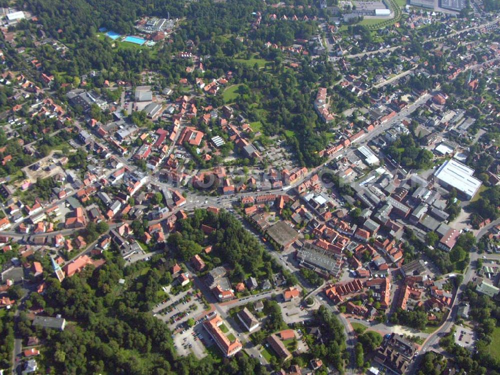 Soltau (Niedersachsen) from the bird's eye view: Die Stadt Soltau in der Lüneburger Heide liegt im sogenannten Elbe-Weser-Dreieck. Mit rd. 22.000 Einwohnern ist Soltau zweitgrößte Stadt im Landkreis Soltau-Fallingbostel und als Mittelzentrum Standort für die Ansiedlung von mehr als 1.350 Gewerbebetrieben.