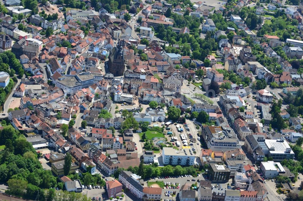 St. Wendel from the bird's eye view: Cityscape the old town from St. Wendel in the state Saarland.In the urban area is the Wendalinusbasilika