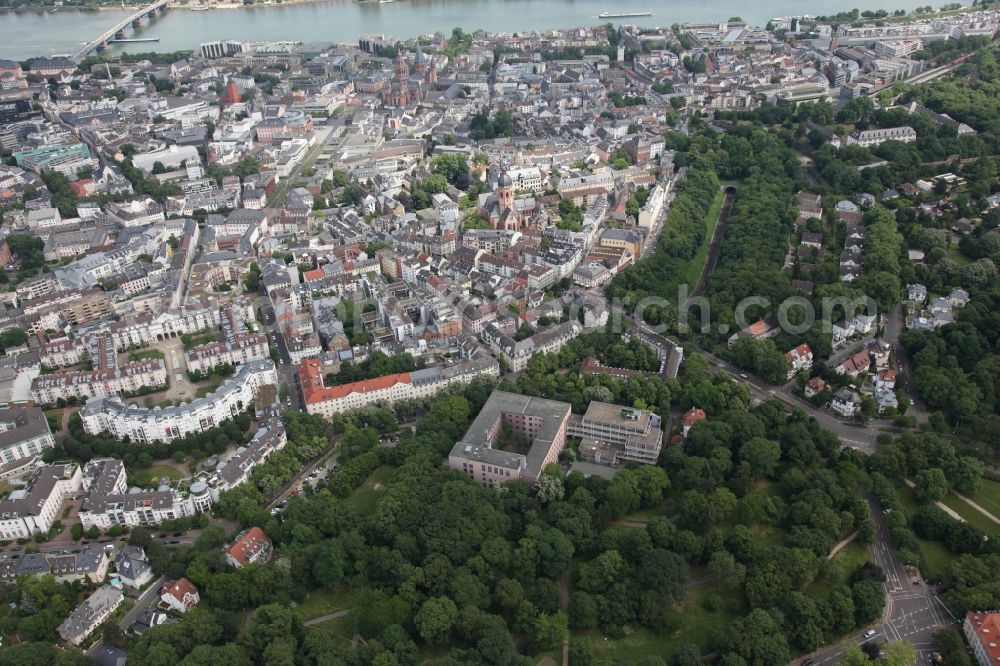 Mainz from the bird's eye view: District of the district Altstadt near the Gautor in the city in Mainz in the state Rhineland-Palatinate, Germany