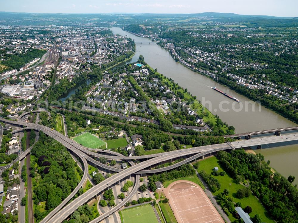 Aerial photograph Koblenz - Cityscape of the Oberwerth part of Koblenz to the North in the state of Rhineland-Palatinate. Obwerwerth is located in the South of downtown Koblenz and on the Rhine riverbank. The intersection of the federal roads B327 and B9 is located in the South of it. Connected to this interchange is the Horchheim Bridge, a car and railway bridge leading across the Rhine. South of this, the sporting grounds and pitches of Oberwerth stadium can be seen